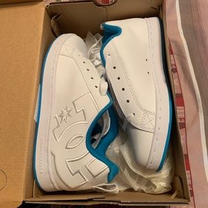 Brand new Women’s size 6 DC shoes.